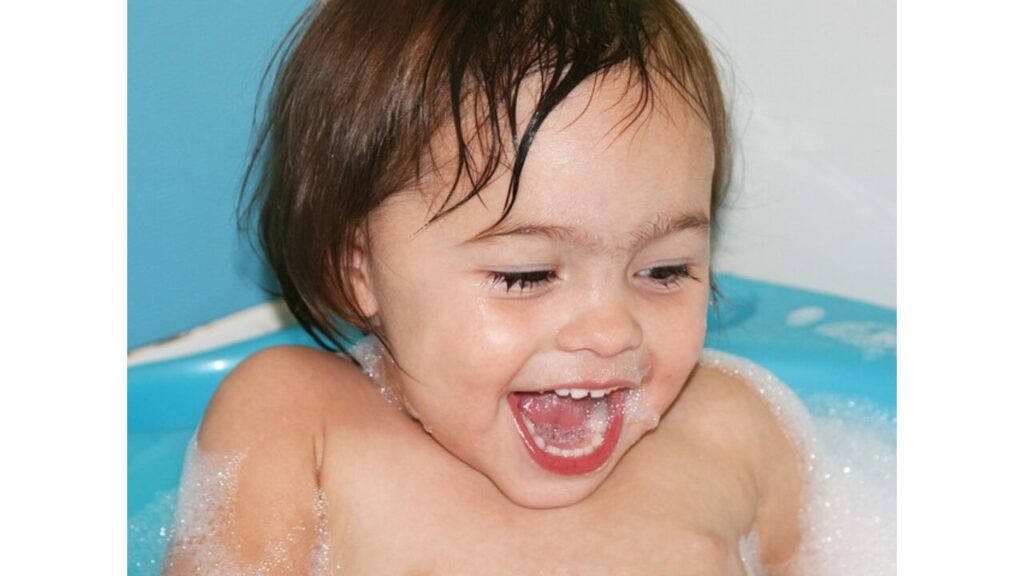 バスタイムの子供
